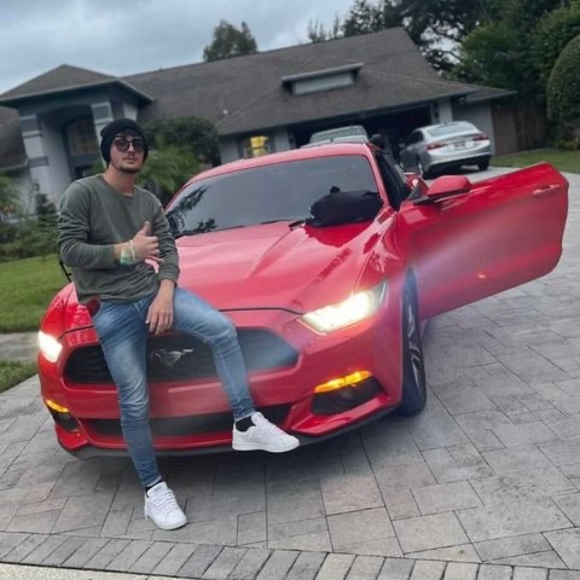 Meet your Posher, Fernando - Picture 1 of 1